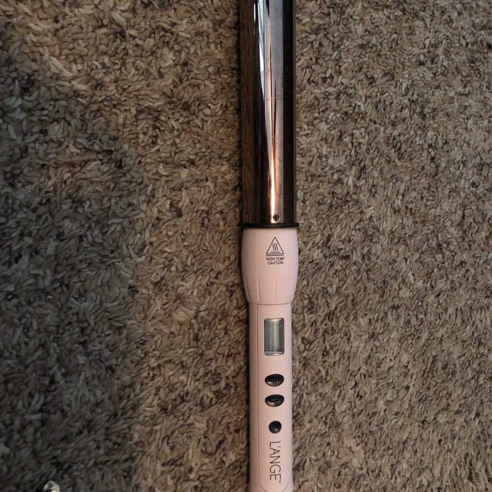 Lange curling wand.